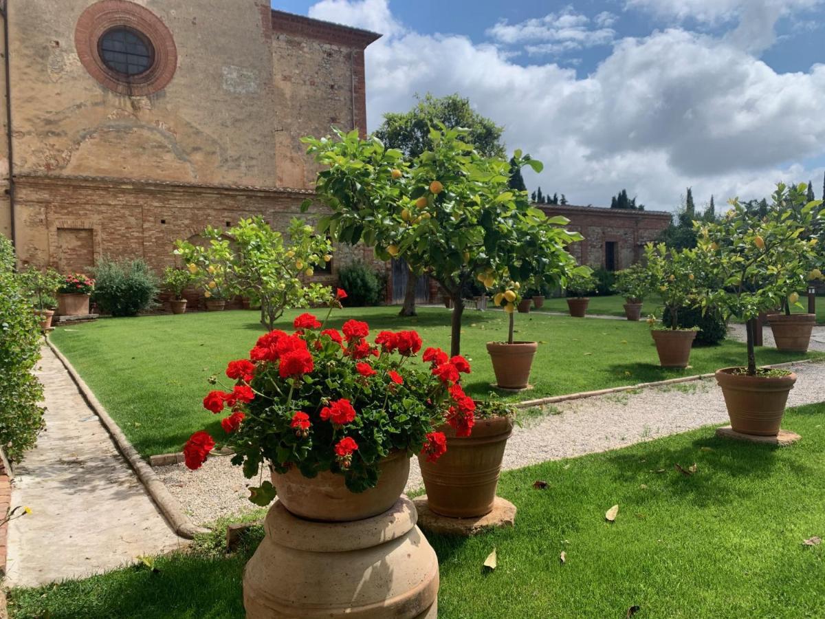 Вилла Monastero Sant'Anna In Camprena Пиенца Экстерьер фото